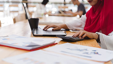 DPR Dukung OJK Buat Aturan Spin Off Unit Usaha Syariah 50 Persen